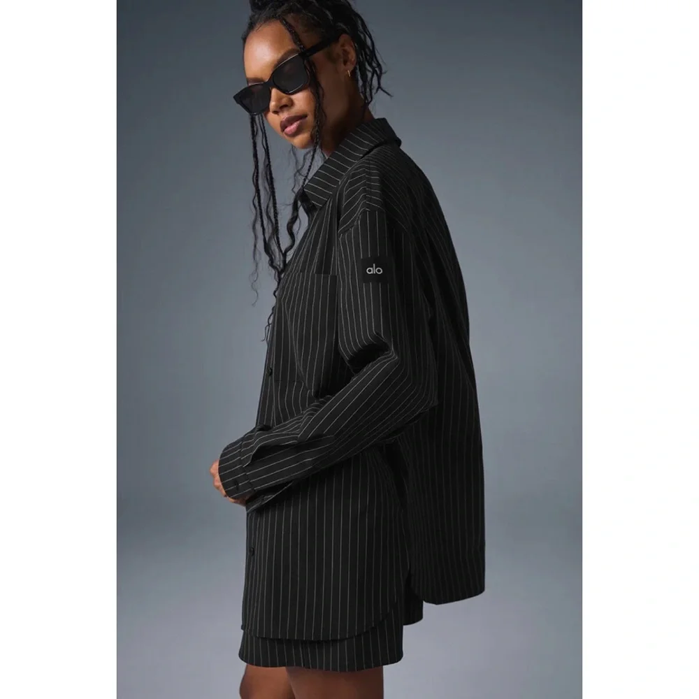 Alo Yoga Pinstripe Daylight Button Down Long Sleeve Black/Titanium M - Picture 4 of 14